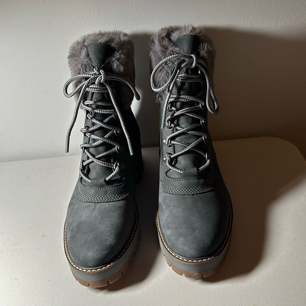TIMBERLAND Women's Courmayeur Valley 6" Faux Fur Waterproof Lug Sole Boots 7.5 M